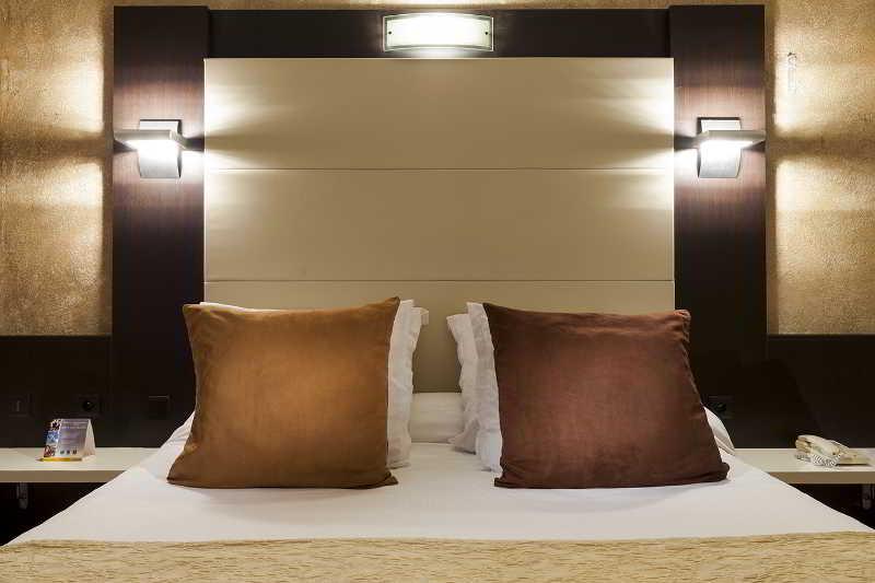 ดิ ออริจินัล ซิตี้ โฮเทล กาแล็กซี สนามบินนีซ Hotel แซ็งต์-โลร็อง-ดู-วาร์ ภายนอก รูปภาพ