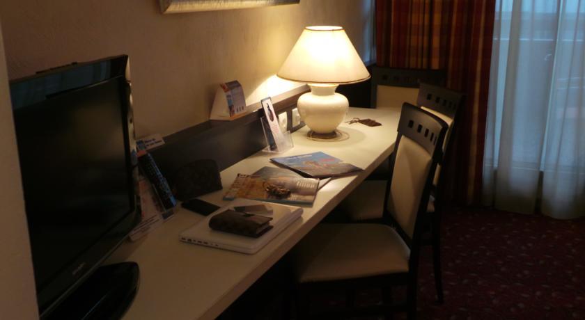 ดิ ออริจินัล ซิตี้ โฮเทล กาแล็กซี สนามบินนีซ Hotel แซ็งต์-โลร็อง-ดู-วาร์ ภายนอก รูปภาพ
