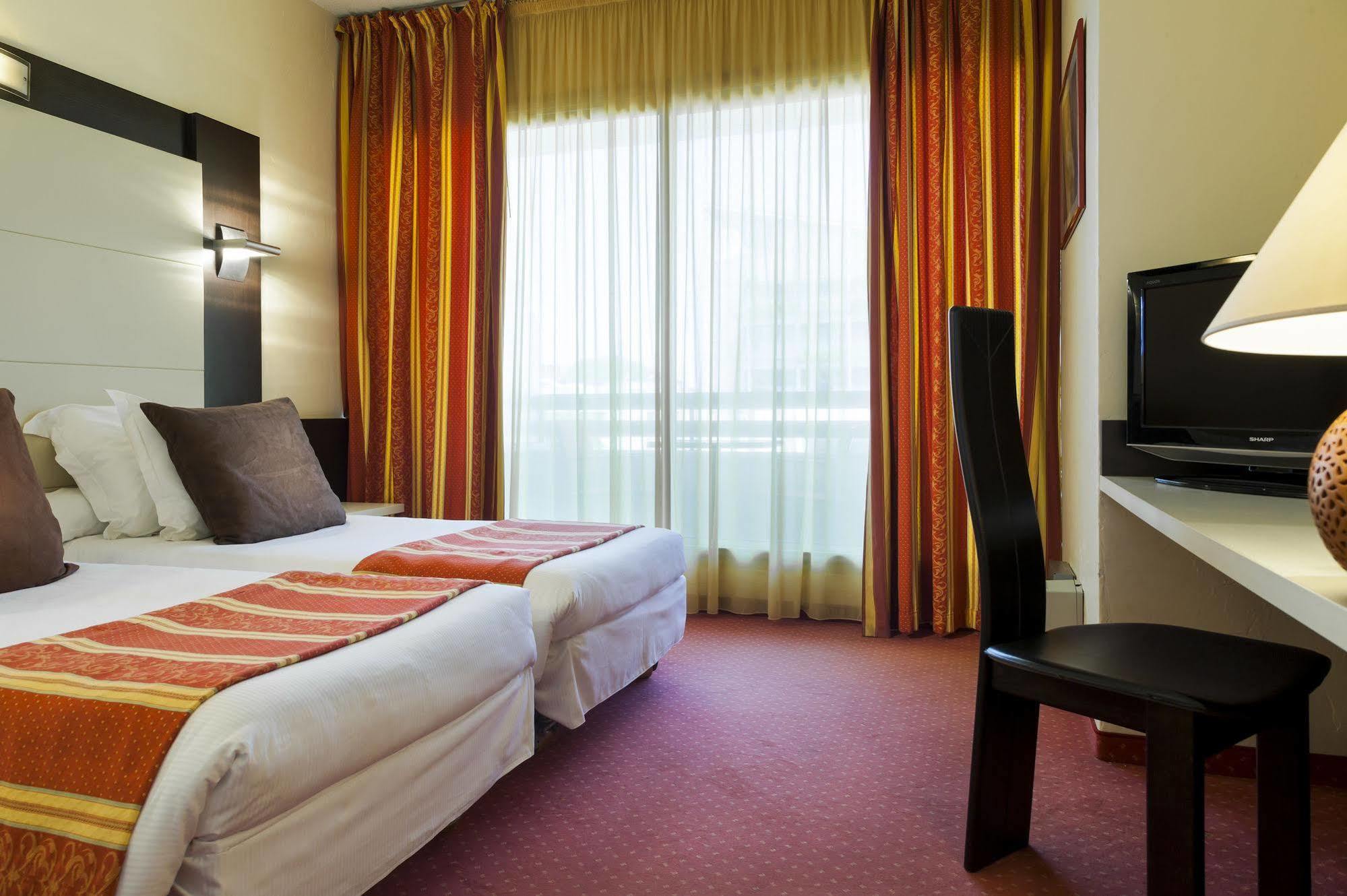 ดิ ออริจินัล ซิตี้ โฮเทล กาแล็กซี สนามบินนีซ Hotel แซ็งต์-โลร็อง-ดู-วาร์ ภายนอก รูปภาพ