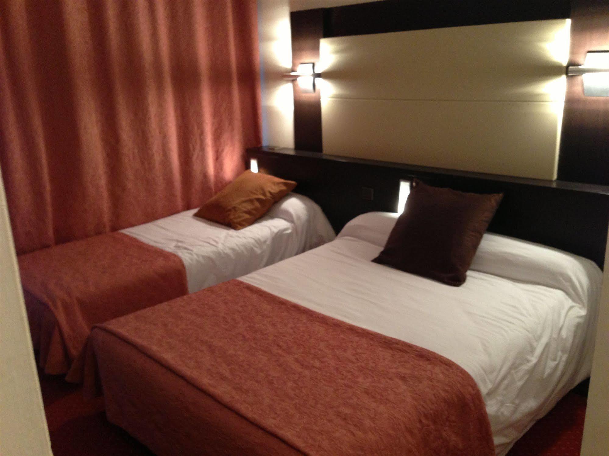 ดิ ออริจินัล ซิตี้ โฮเทล กาแล็กซี สนามบินนีซ Hotel แซ็งต์-โลร็อง-ดู-วาร์ ภายนอก รูปภาพ